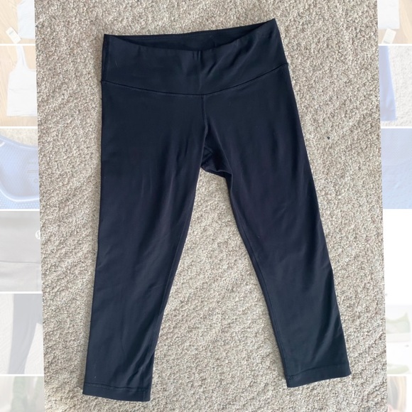 Black Lululemon Capri leggings - Picture 3 of 4